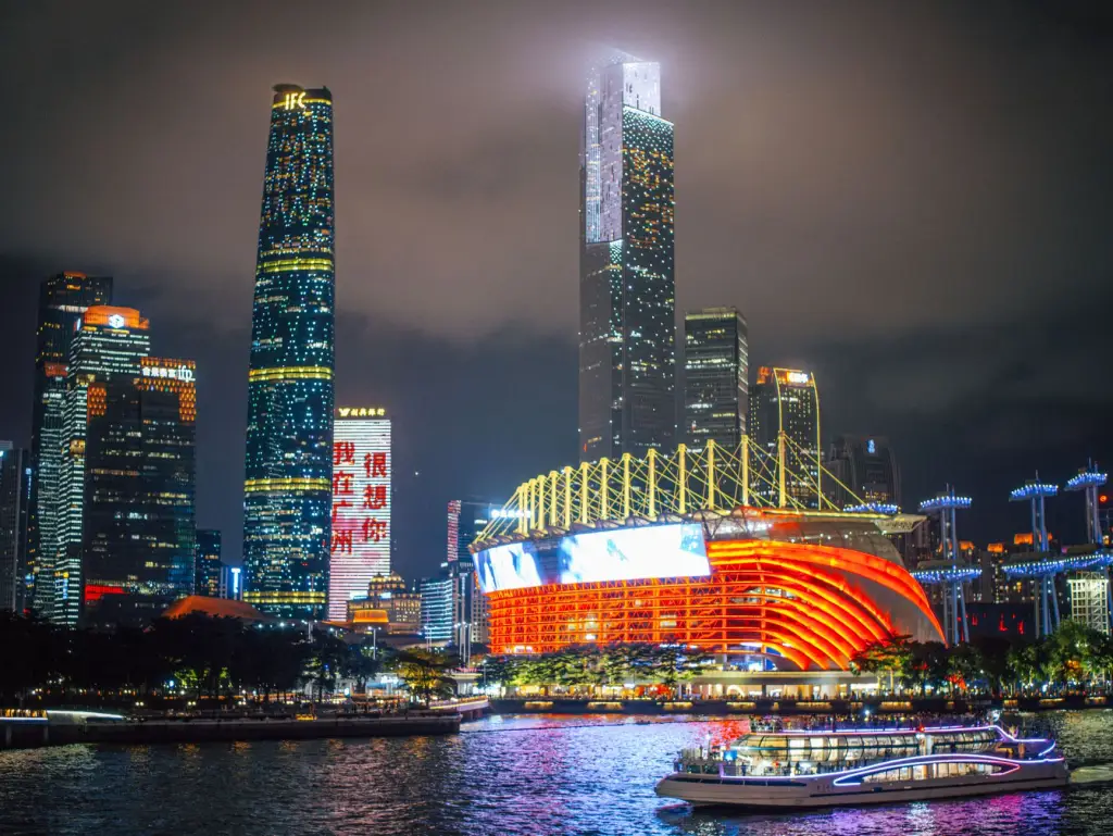 PLC模块与工控设备对比分析：不同自动化控制方案的性能与成本权衡