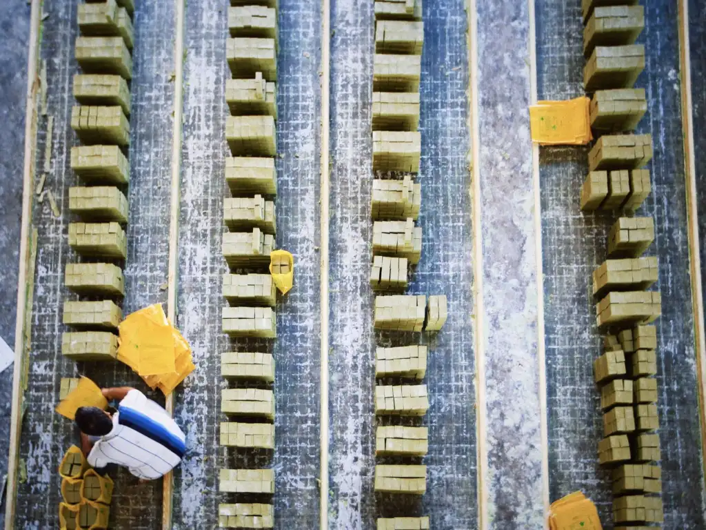 工业控制器定制方案：如何为工厂设备精准匹配PLC模块