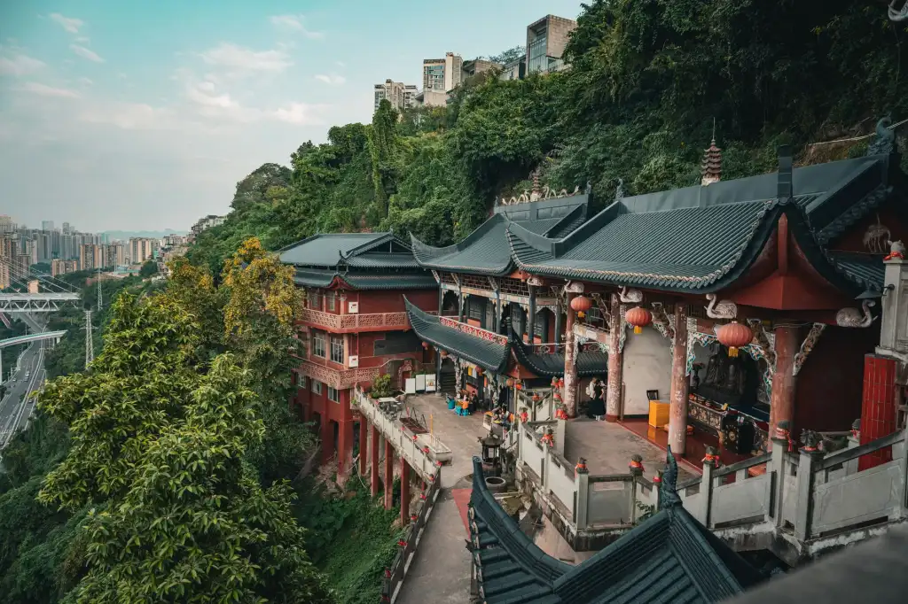 工业控制器选型指南：PLC模块性能参数对比与适用场景分析