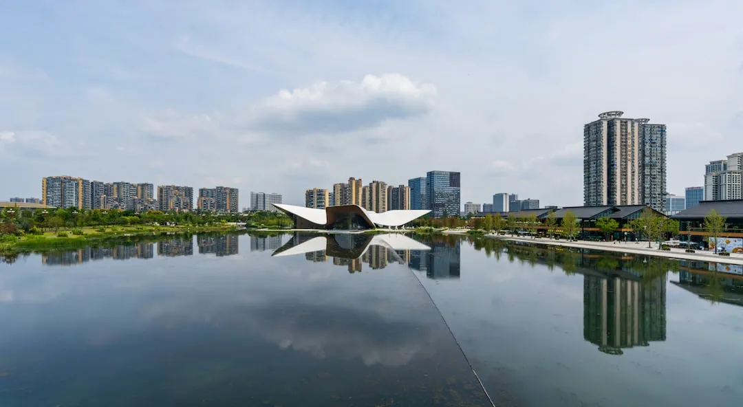 华中地区工控设备应用案例：PLC在产线智能化升级中的实践